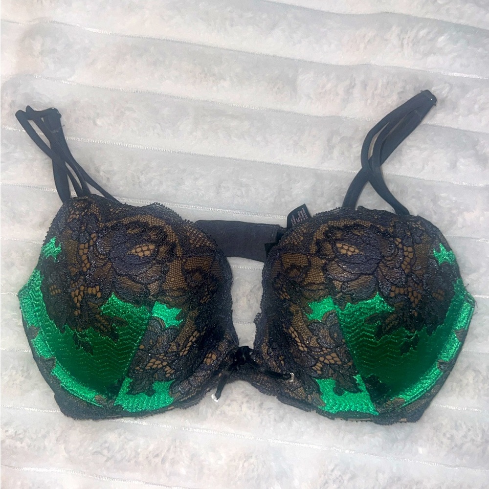 Like New Victorias Secret Push Up Bra size 34C